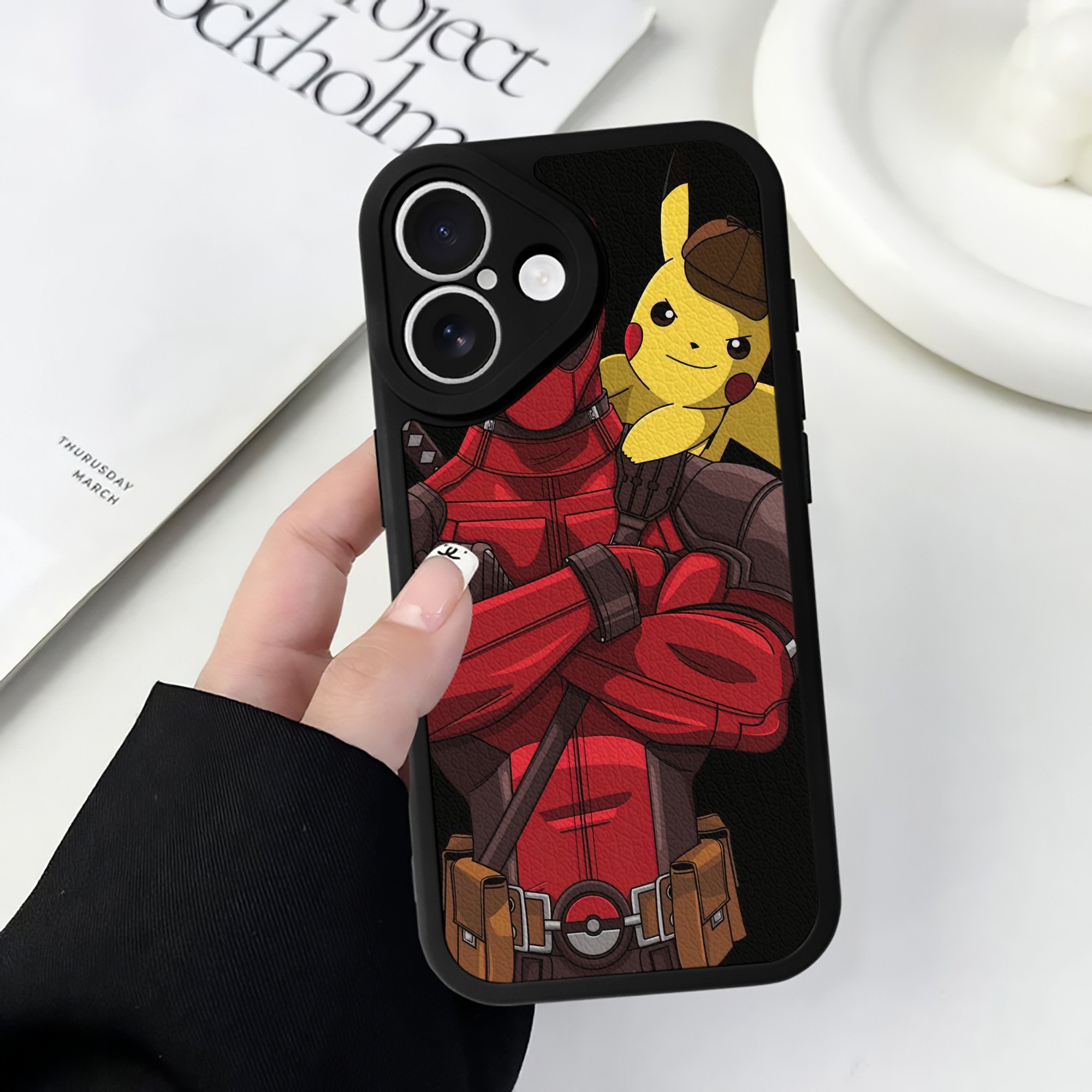 （画像用） Deadpool デッドプール 【iPhone 16シリーズ対応】シリコンスマホケース（レザー調） 材質：シリコン